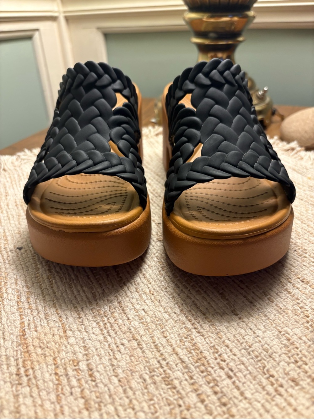 Crocs Platform Sandals 3 inch size 8, Woven Slide Sandals in Black and Tan.